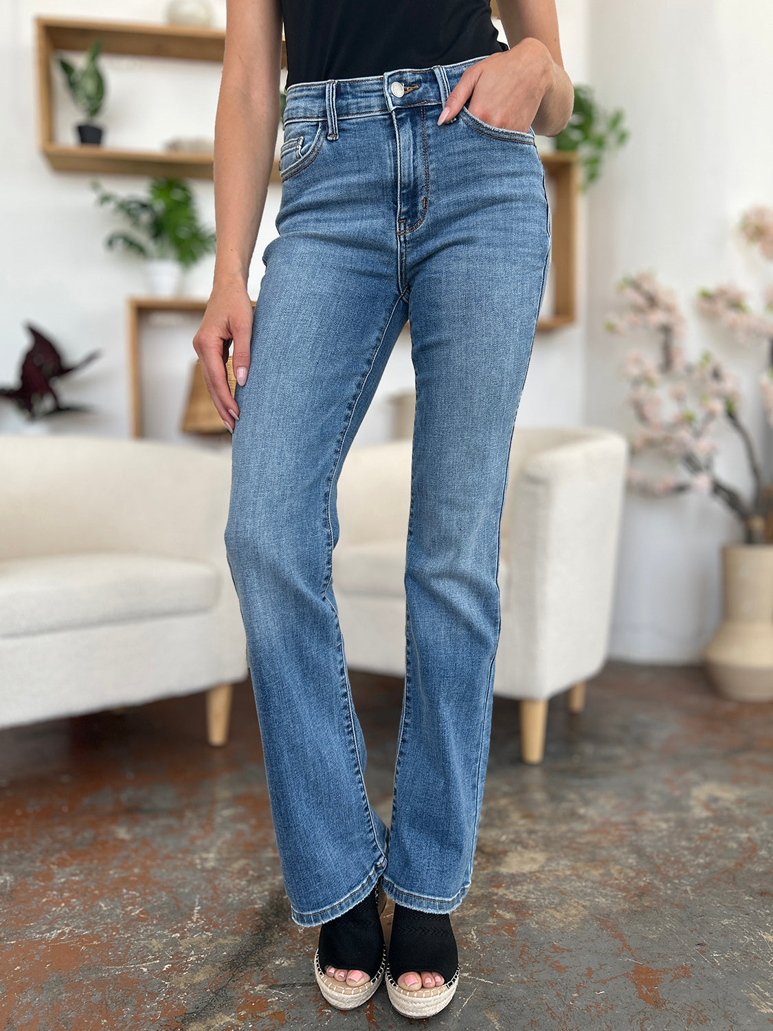 Judy Blue Mid-Rise Straight Jeans