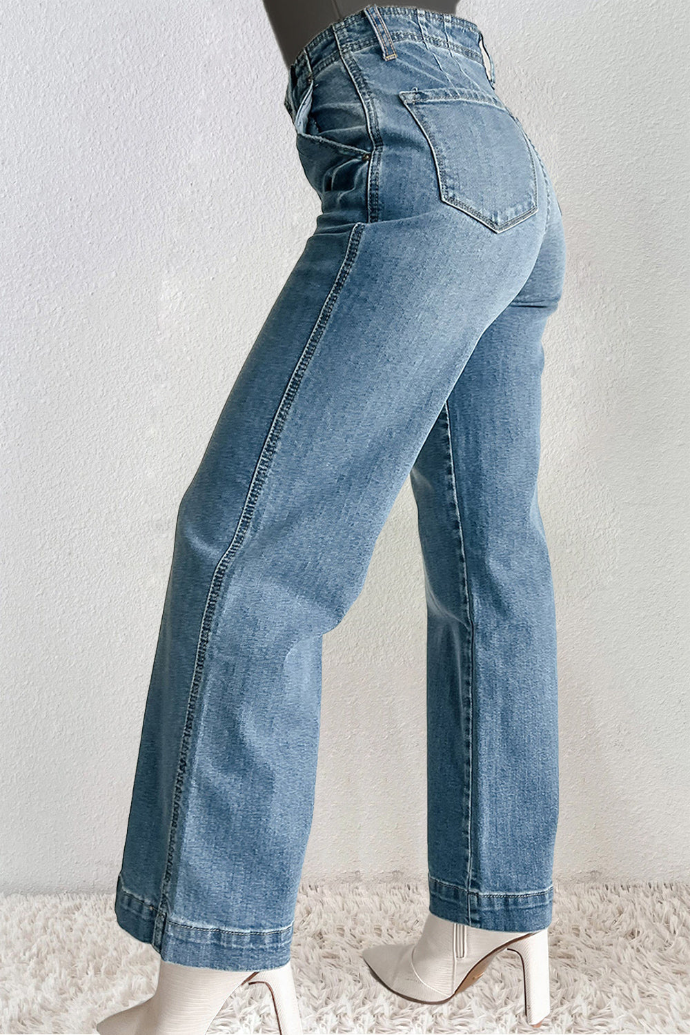 Kiki Straight Jeans with Pockets